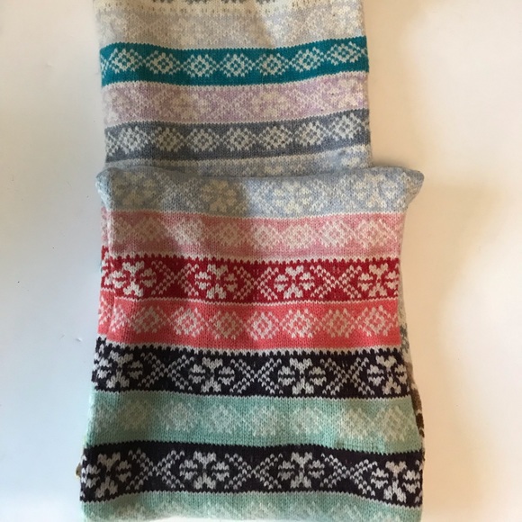 Cut infinity GAP scarf - Picture 2 of 3
